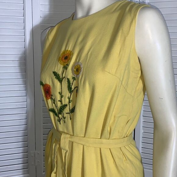 Vintage Cream Sleeveless Sweater Women’s Size Medium - Picture 16 of 16